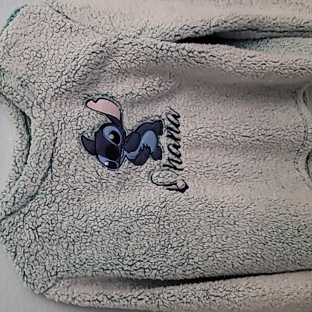 Cute Stitch lounge top!